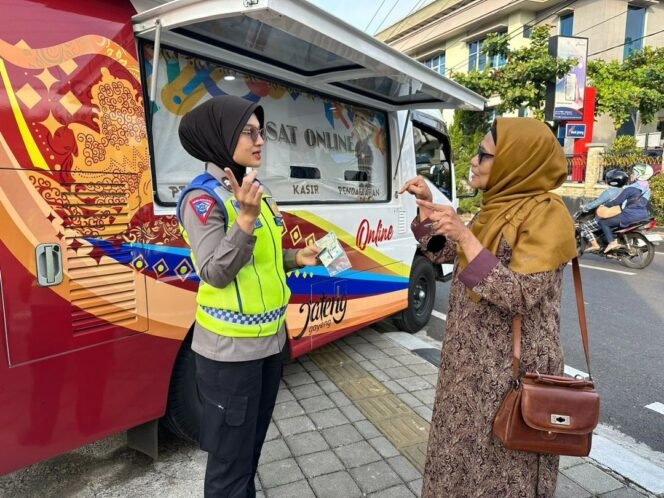 
					Ilustrasi Samsat Keliling