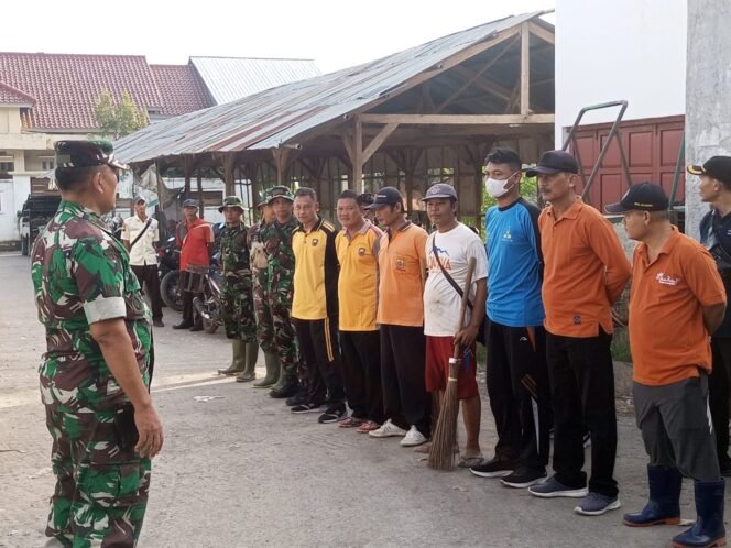 
					Jum’at Bersih di Pasar Paduraksa, Koramil 01 Pemalang Wujudkan Lingkungan Bersih dan Sehat