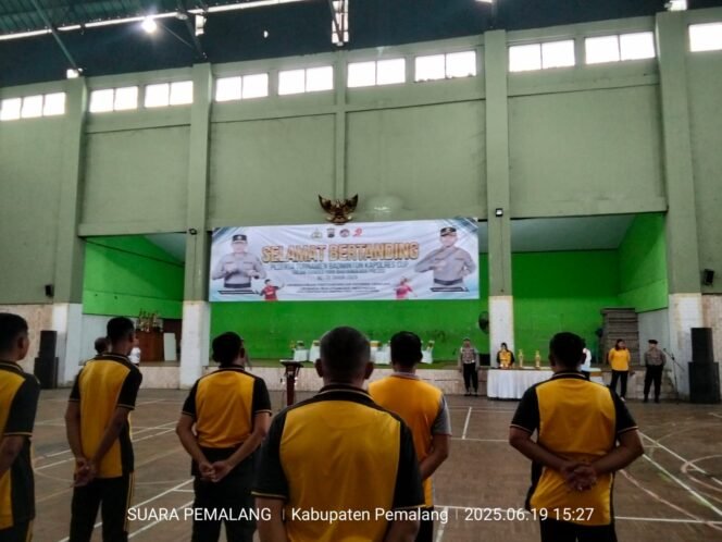 
					Hari Bhayangkara ke-79, Polres Pemalang Gelar Turnamen Badminton
