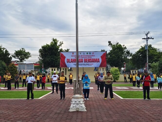 
					HUT Bhayangkara ke-79, TNI-POLRI Pemalang dan Forkopimda Gelar Olah Raga Bersama dengan Semangat