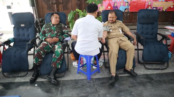 
					“Bakti Sosial Donor Darah: Komitmen Dandim Pemalang Bersama Bupati Ikut Partisipasi untuk Kemanusiaan