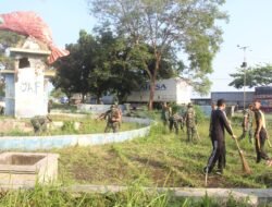 Jum’at Bersih di Tugu Ikan: Kodim 0711/Pemalang Bersama Relawan Masyarakat Galakkan Gerakan Peduli Lingkungan