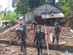 Satgas TMMD Sengkuyung Bersama Warga Desa Wanarata Garap RTLH