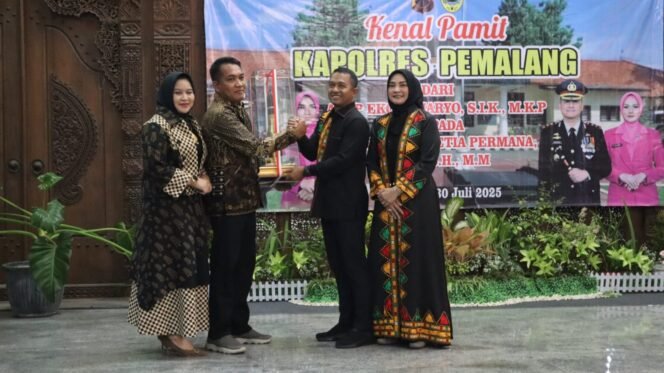 
					Dandim Pemalang Hadiri Kenal Pamit Kapolres: Wujud Sinergi TNI-Polri