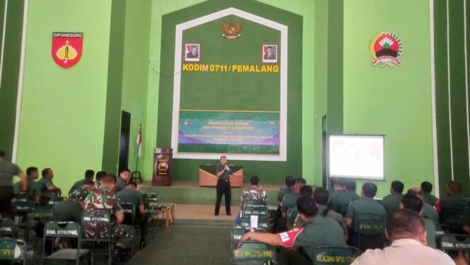 
					Penyuluhan Hukum Kumdam IV/Diponegoro di Kodim 0711/Pemalang Tekankan Pencegahan Pelanggaran dan Kesadaran Hukum