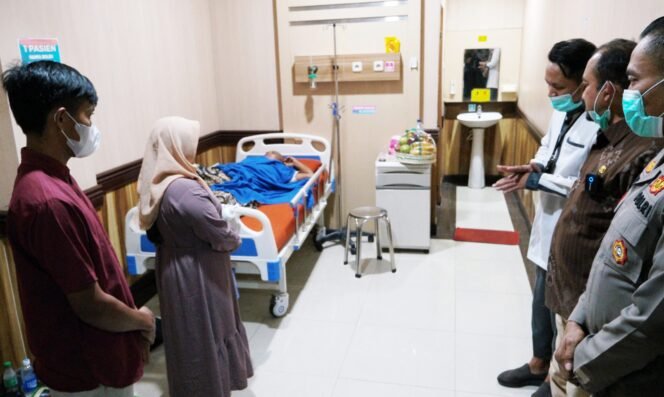 
					Bupati Anom Widiyantoro dan Dandim Pemalang Tunjukkan Kepedulian terhadap Korban Insiden