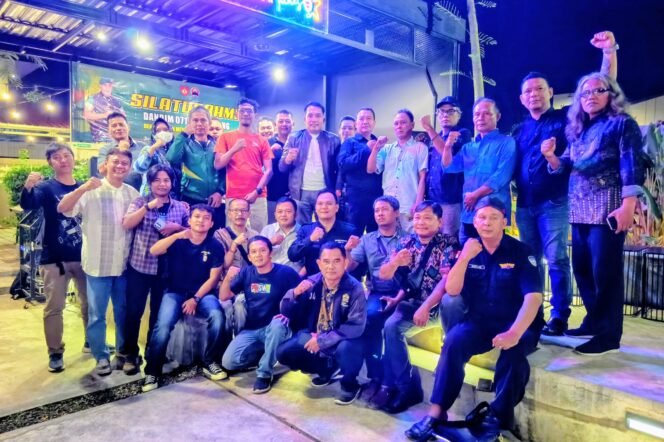 
					Jalin Silaturahmi Dandim 0711 Pemalang Apresiasi Awak Media dengan Piagam Penghargaan