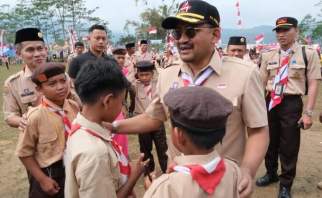 
					Bupati Pemalang Kunjungi Perkemahan: Apresiasi Semangat dan Kreativitas Pramuka