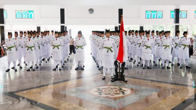 
					75 Anggota Paskibraka Pemalang Resmi Dikukuhkan Oleh Bupati Pemalang