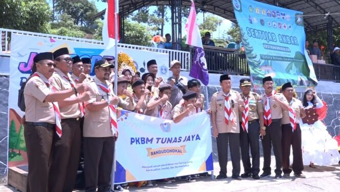 
					Bukit Tangkeban Jadi Saksi Semangat Ratusan Siswa Non Formal di Jambore Pemalang 2025