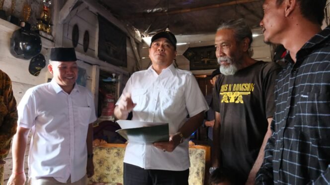 
					Gotong Royong Atasi Kemiskinan, Warga Randudongkal Terima Bantuan RTLH