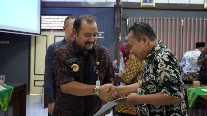 
					Bupati Anom Lepas PNS Purna Tugas: Pengabdian Tak Berhenti, Hanya Berganti Jalan Pengabdian