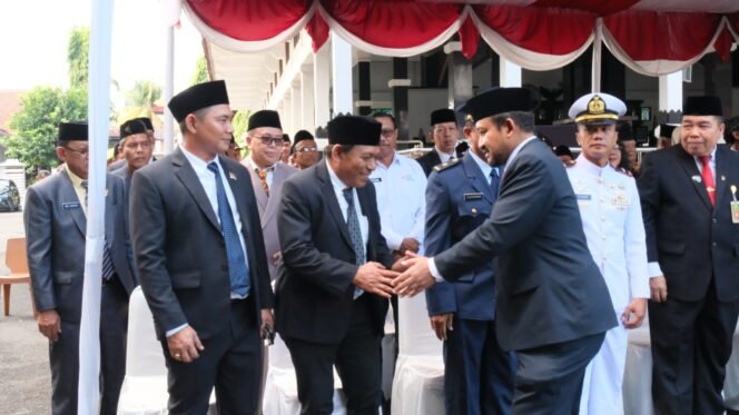 
					Momentum Upacara Hari Kesaktian Pancasila Berlangsung Dengan Khidmat: Ikrar Mengamalkan Nilai-nilai Pancasila