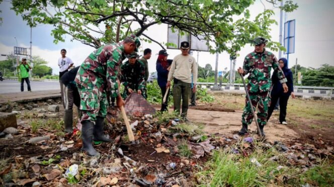 
					TNI dan Pemkab Pemalang Sinergi Tanam Pohon dan Bersih Lingkungan di Gandulan Culinary Centre