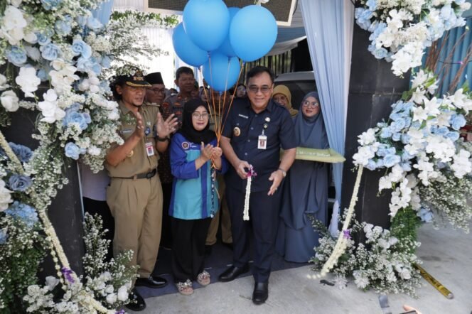 
					Wujudkan Desa Sehat dan Peduli, Wabup Nurkholes Resmikan Dapur Makan Bergizi Gratis “J&J” di Belik