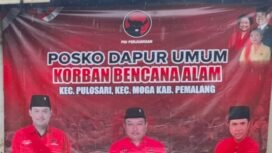 Buka Dapur Umum, DPC PDI Perjuangan Pemalang Bersama Dede Indra Permana Bantu Warga Penakir Terdampak Banjir
