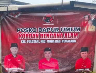 Buka Dapur Umum, DPC PDI Perjuangan Pemalang Bersama Dede Indra Permana Bantu Warga Penakir Terdampak Banjir