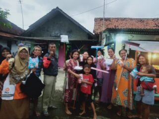 PKS Pemalang Salurkan Bantuan Alat Kebersihan dan Obat-obatan untuk Korban Banjir Desa Limbanga