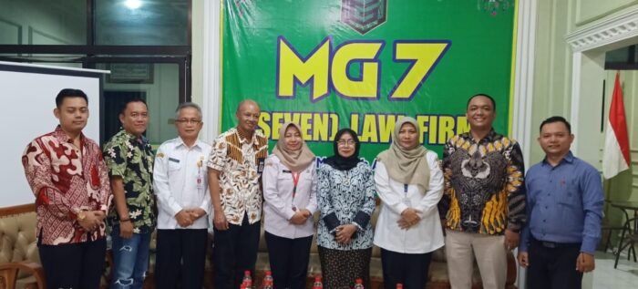 Foto Bersama, Seusai Focus Group Discussion (FGD) dalam rangka memperingati Hari Pers Nasional (HPN) 2026 yang dikemas dalam program Jagongan Bareng Media sukses digelar dengan penuh antusiasme, bertempat di Kantor MG Seven Law Firm Pemalang, pada Rabu 11 Februri 2026