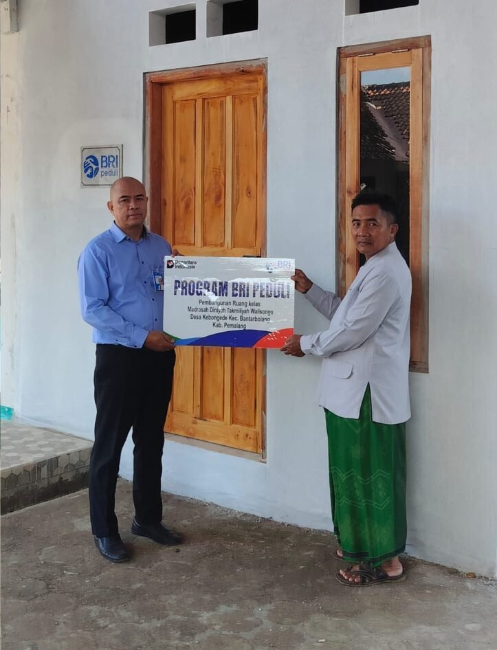 secara simbolis oleh Rahman Hakim, selaku Supervisor Penunjang Operasional (SPO) BRI Cabang Pemalang, kepada Kepala MDA Walisongo, Mustofa, pada Senin (29/6/2026).