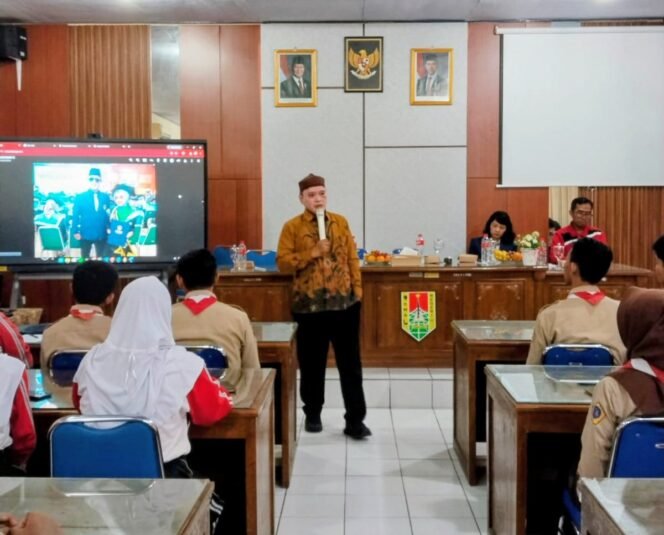 
					Ganissa Gandeng UPGRIS, Bekali Siswa SMA Negeri 1 Pemalang dengan Literasi AI