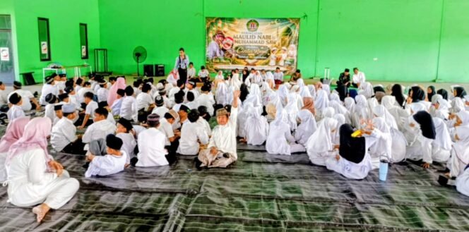 
					Tanamkan Akhlak Lewat Dongeng, SDN Pabean 2 Sedati Hadirkan Pendongeng Anak Nasional