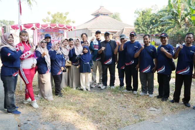 
					Karnaval HUT RI ke-81 Warga RW 16 Kelurahan Sugihwaras Adu Yel-Yel