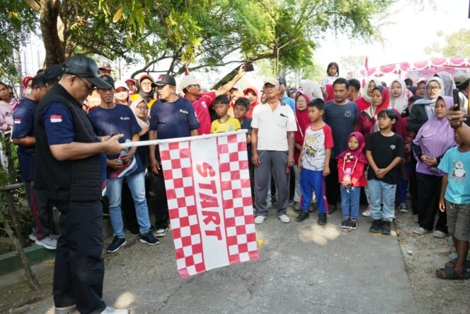 
					Jalan Sehat Meriahkan HUT Ri ke-81, Plt Bupati Nurkholes Lepas Ratusan Warga Wanarejan Selatan