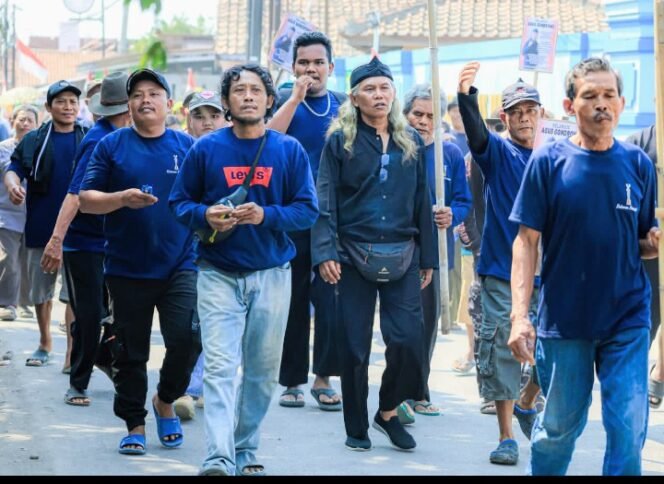 
					Ratusan Warga dan Relawan Pasopati Berjalan Kaki, Kawal Agus APT Menuju Pilkades Bojongnangka