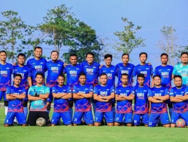 BRI Cabang Pemalang Bangun Kekompakan Lewat Sepak Bola Bersama di Sragi