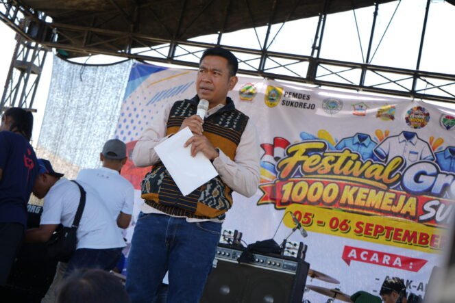 
					Grebeg 1000 Kemeja di Sukorejo Pemalang, Jadi Rebutan Warga