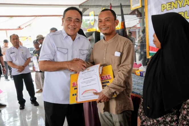 
					Pemkab Pemalang Salurkan Bantuan DBHCHT kepada 2.600 Penerima