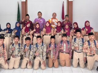 YBM BRI Pemalang Peduli Pendidikan, 40 Siswa Kurang Mampu Terima Perlengkapan Sekolah