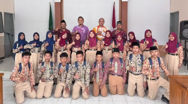 YBM BRI Pemalang Peduli Pendidikan, 40 Siswa Kurang Mampu Terima Perlengkapan Sekolah