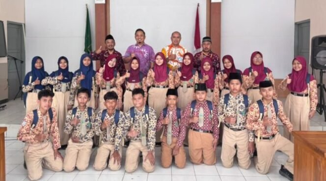 
					YBM BRI Pemalang Peduli Pendidikan, 40 Siswa Kurang Mampu Terima Perlengkapan Sekolah