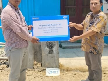 Penyerahan bantuan ini dilakukan secara simbolis, oleh Rahman Hakim, Supervisor Penunjang Operasional BRI Cabang Pemalang, kepada Kasi Kesra Desa Sungapan, Nugroho Santoso pada Kamis, 8 Oktober 2026.