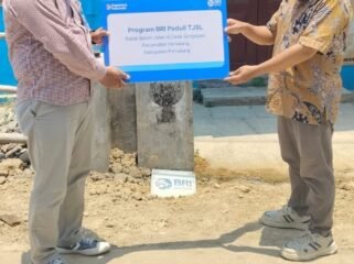 Penyerahan bantuan ini dilakukan secara simbolis, oleh Rahman Hakim, Supervisor Penunjang Operasional BRI Cabang Pemalang, kepada Kasi Kesra Desa Sungapan, Nugroho Santoso pada Kamis, 8 Oktober 2026.