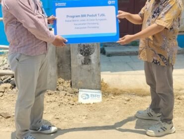 Penyerahan bantuan ini dilakukan secara simbolis, oleh Rahman Hakim, Supervisor Penunjang Operasional BRI Cabang Pemalang, kepada Kasi Kesra Desa Sungapan, Nugroho Santoso pada Kamis, 8 Oktober 2026.