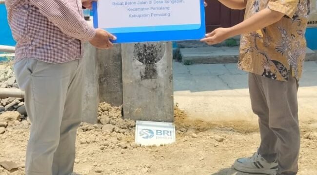 Penyerahan bantuan ini dilakukan secara simbolis, oleh Rahman Hakim, Supervisor Penunjang Operasional BRI Cabang Pemalang, kepada Kasi Kesra Desa Sungapan, Nugroho Santoso pada Kamis, 8 Oktober 2026.